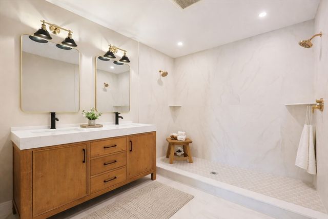 68 Rowe St U:2, Boston, MA 02131