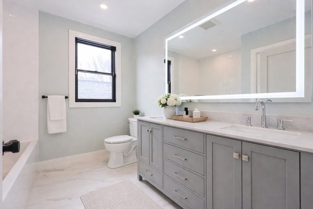 68 Rowe St U:2, Boston, MA 02131