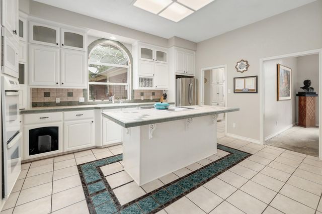 286 Arbors CIR, Elgin, TX 78621