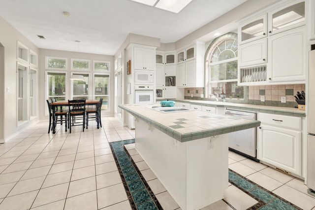 286 Arbors CIR, Elgin, TX 78621