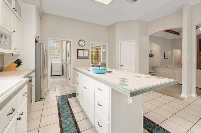 286 Arbors CIR, Elgin, TX 78621