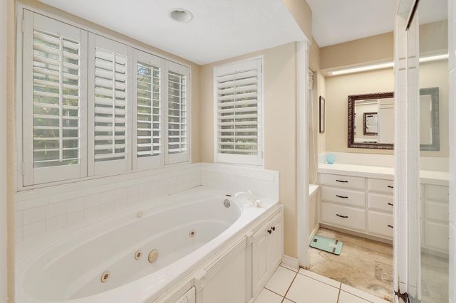 286 Arbors CIR, Elgin, TX 78621