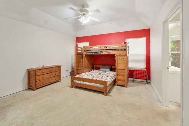 286 Arbors CIR, Elgin, TX 78621