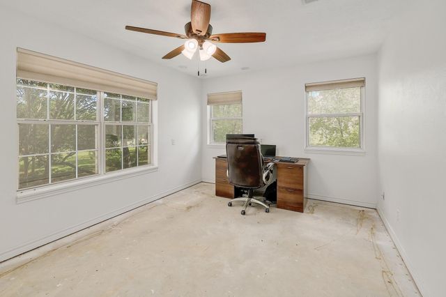 286 Arbors CIR, Elgin, TX 78621
