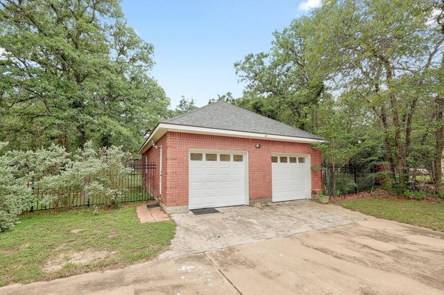 286 Arbors CIR, Elgin, TX 78621