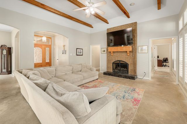 286 Arbors CIR, Elgin, TX 78621