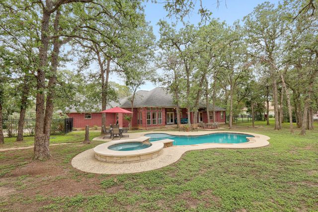 286 Arbors CIR, Elgin, TX 78621