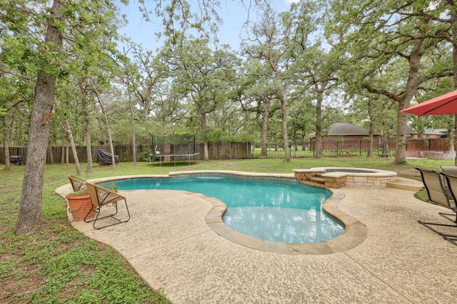 286 Arbors CIR, Elgin, TX 78621