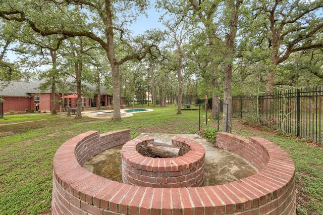 286 Arbors CIR, Elgin, TX 78621