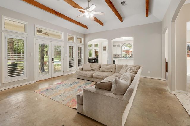 286 Arbors CIR, Elgin, TX 78621