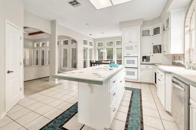 286 Arbors CIR, Elgin, TX 78621