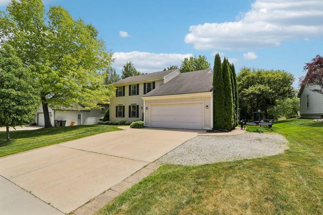 1241 Riverton DRIVE, Mukwonago, WI 53149