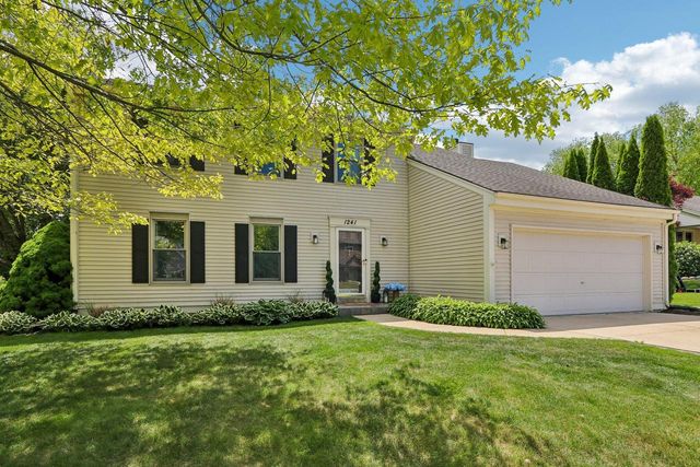 1241 Riverton DRIVE, Mukwonago, WI 53149