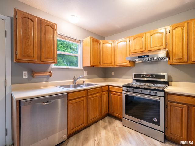 3317 W RICHWOODS Boulevard, Peoria, IL 61604