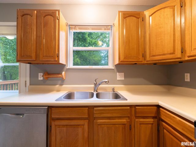 3317 W RICHWOODS Boulevard, Peoria, IL 61604