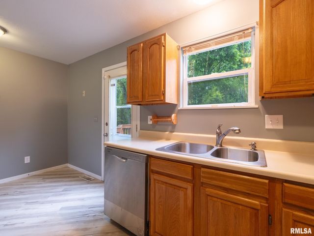 3317 W RICHWOODS Boulevard, Peoria, IL 61604