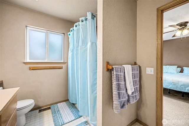 5520 Cricket Ln SE, Lacey, WA 98503