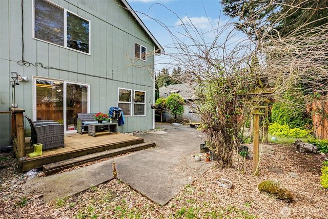 5520 Cricket Ln SE, Lacey, WA 98503