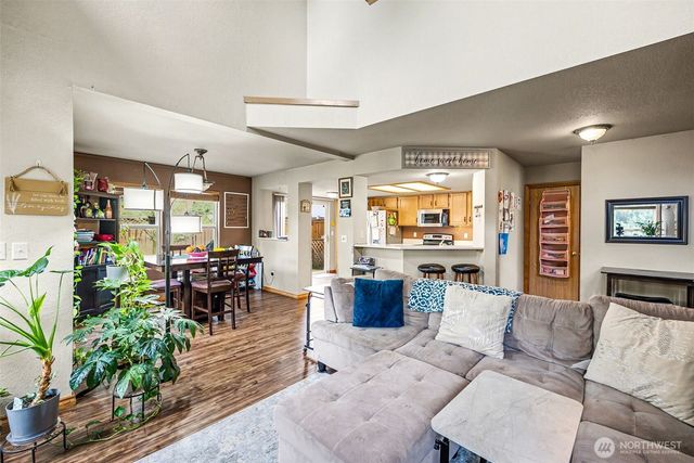 5520 Cricket Ln SE, Lacey, WA 98503