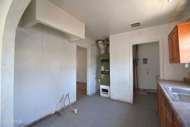 1912 W MONTE VISTA Road, Phoenix, AZ 85009