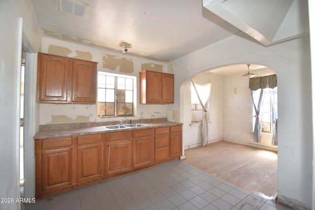 1912 W MONTE VISTA Road, Phoenix, AZ 85009