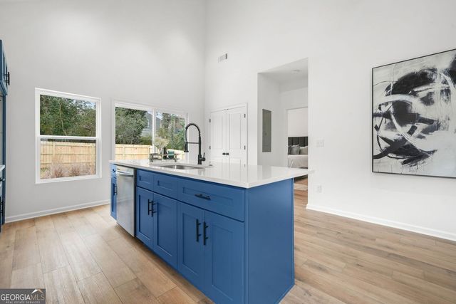 672 Commercial Avenue NW, Atlanta, GA 30318