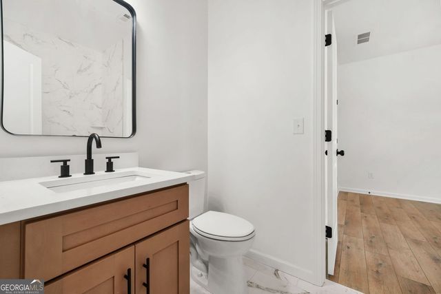 672 Commercial Avenue NW, Atlanta, GA 30318