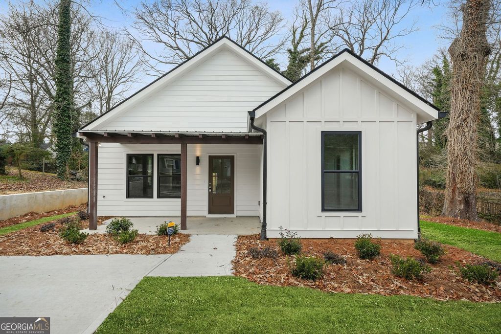 672 Commercial Avenue NW, Atlanta, GA 30318