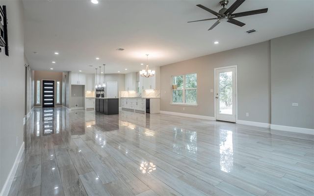 2718 Leslie LN, San Marcos, TX 78666