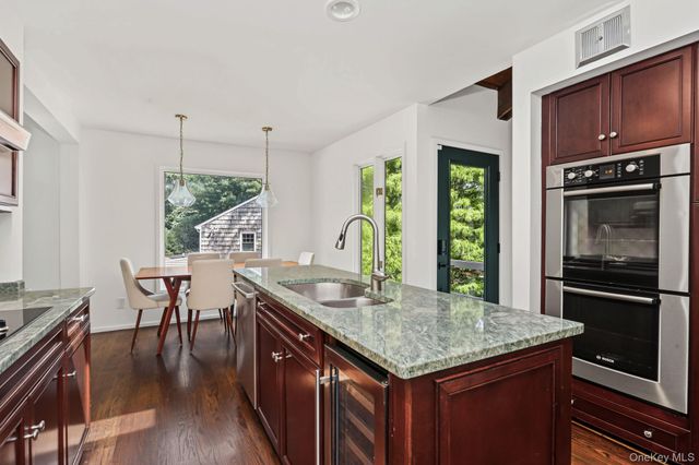 4 Leatherstocking Lane, Mamaroneck, NY 10543