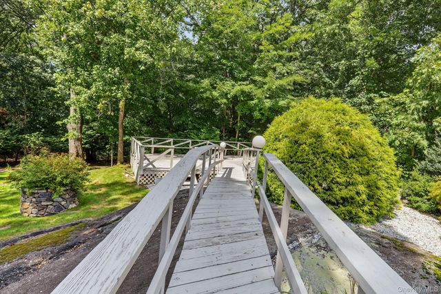 4 Leatherstocking Lane, Mamaroneck, NY 10543