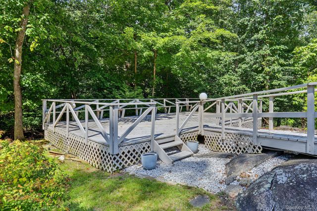 4 Leatherstocking Lane, Mamaroneck, NY 10543