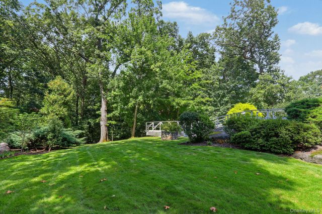 4 Leatherstocking Lane, Mamaroneck, NY 10543
