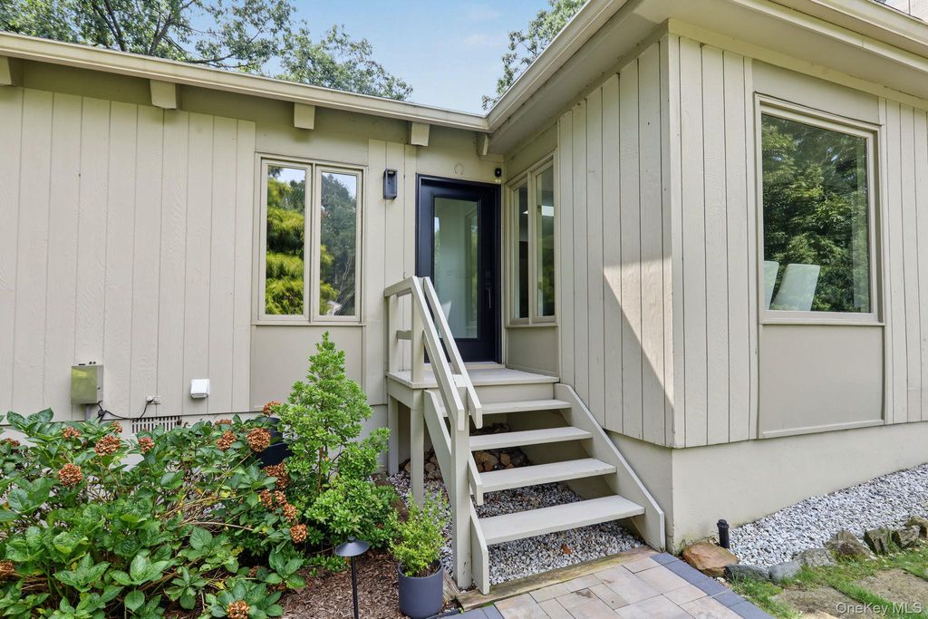 4 Leatherstocking Lane, Mamaroneck, NY 10543 — exterior