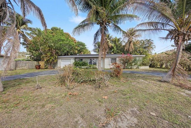 7730 W Lake Drive, Lake Clarke Shores, FL 33406