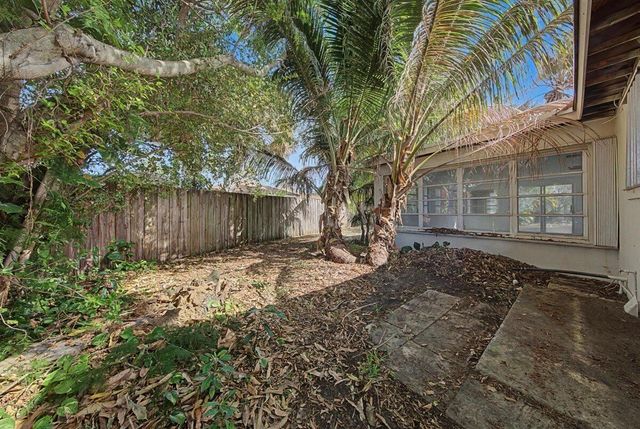 7730 W Lake Drive, Lake Clarke Shores, FL 33406