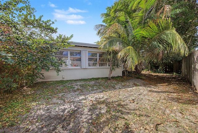 7730 W Lake Drive, Lake Clarke Shores, FL 33406