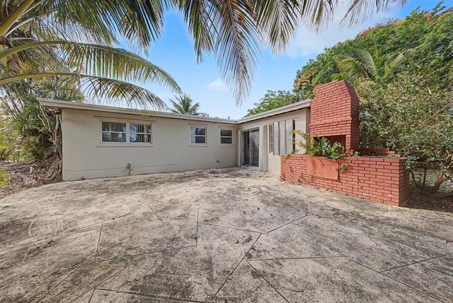 7730 W Lake Drive, Lake Clarke Shores, FL 33406