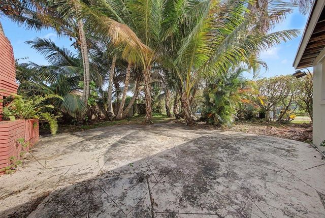 7730 W Lake Drive, Lake Clarke Shores, FL 33406