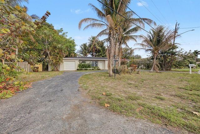 7730 W Lake Drive, Lake Clarke Shores, FL 33406