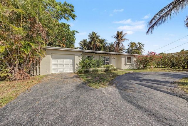 7730 W Lake Drive, Lake Clarke Shores, FL 33406