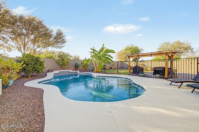 18116 W TURNEY Avenue W, Goodyear, AZ 85395