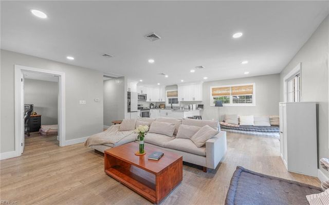 725 N Great Neck RD, Virginia Beach, VA 23454