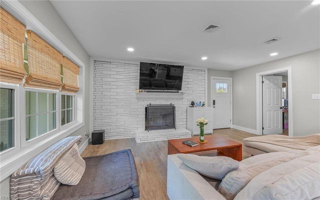 725 N Great Neck RD, Virginia Beach, VA 23454