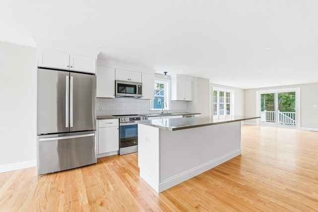 17 Pat Rose Way, Rockland, MA 02370