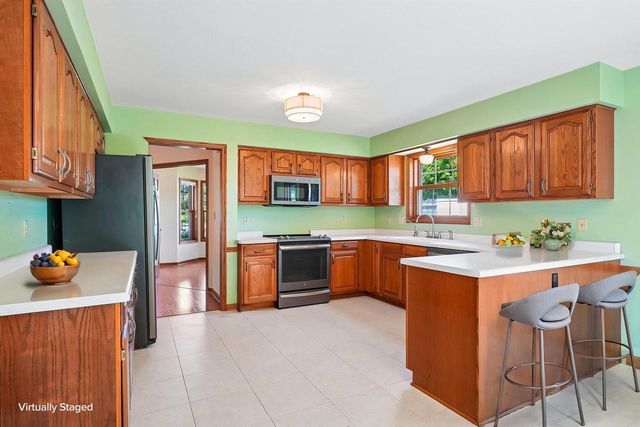 W72N540 Cider Mill COURT, Cedarburg, WI 53012