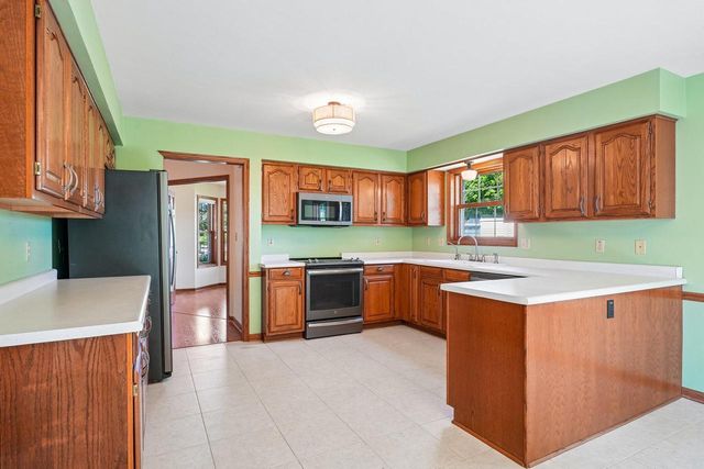 W72N540 Cider Mill COURT, Cedarburg, WI 53012