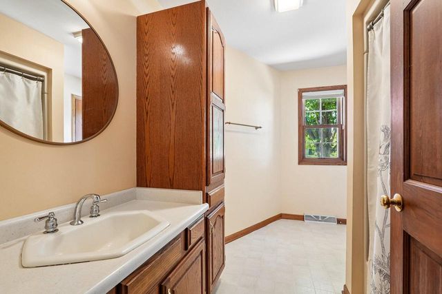 W72N540 Cider Mill COURT, Cedarburg, WI 53012