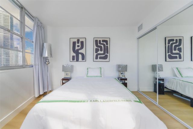 801 Brickell Bay Dr 1962, Miami, FL 33131