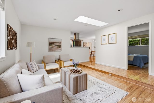 12019 NE 136th Pl Place, Kirkland, WA 98034